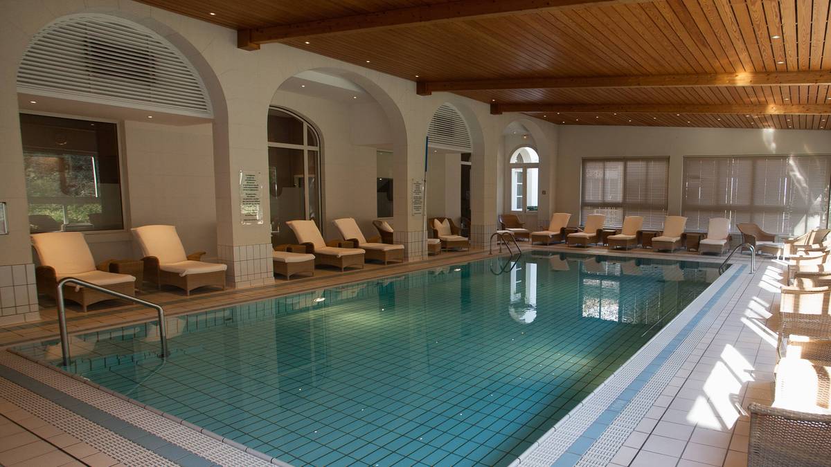 ...und ein Indoorpool gehören in dem Vier-Sterne-Haus zur Standardeinrichtung