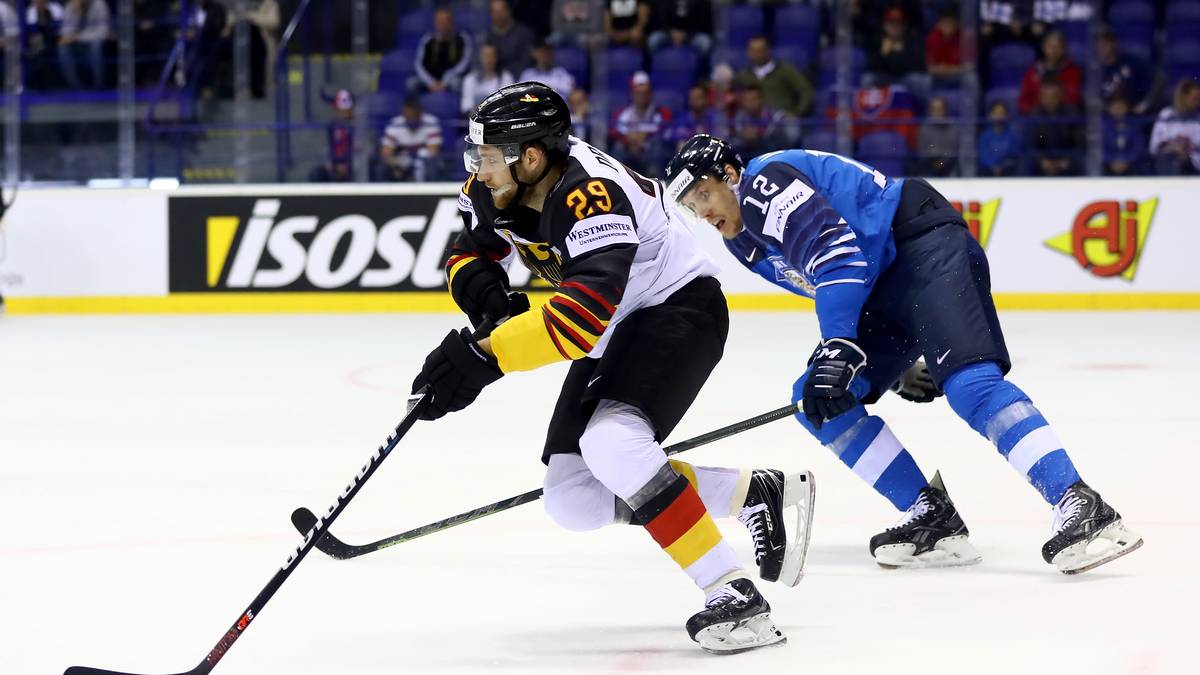 STURM: Wenn der Blick auf die deutsche Offensive fällt, ragt einer gewaltig heraus. Leon Draisaitl, der die Saison seines Lebens bei den Edmonton Oilers in der NHL gespielt hat. Von Söderholm zuletzt wegen Schwächen in der Abwehrarbeit gerügt, schoss der 23-Jährige gegen Finnland zwei Tore und führte das DEB-Team zum Sieg