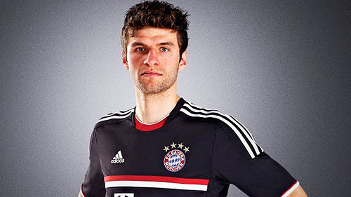 Thomas Müller trägt das Königsklassen-Jersey für die Saison 2011/2012 mit Stolz - High-Speed in der Champions League