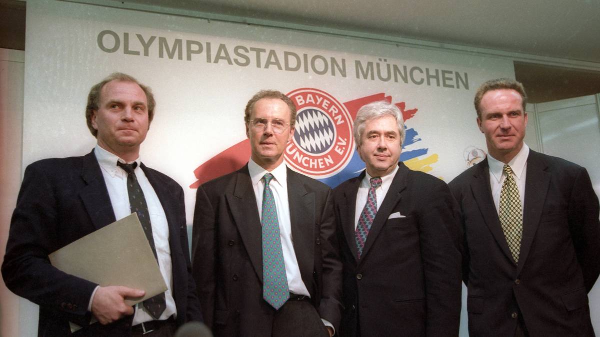 Danach leitet er die Geschicke des FC Bayern auf höchster Vereinsebene - in einer Reihe mit Manager Uli Hoeneß, dem neuen Trainer Franz Beckenbauer und Präsident Fritz Scherer (von links)