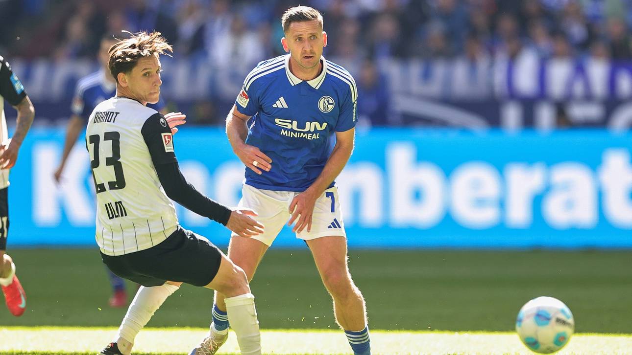 In Unterzahl! Schalke dreht Partie