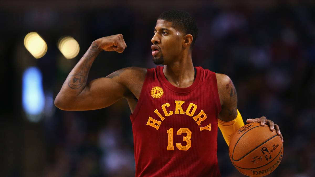Paul George lässt die Muskeln spielen: Für die Pacers ist er mit 23 Punkten bei den Boston Celtics Top-Scorer. Zum Sieg reicht es trotzdem nicht: Boston gewinnt mit 103:94