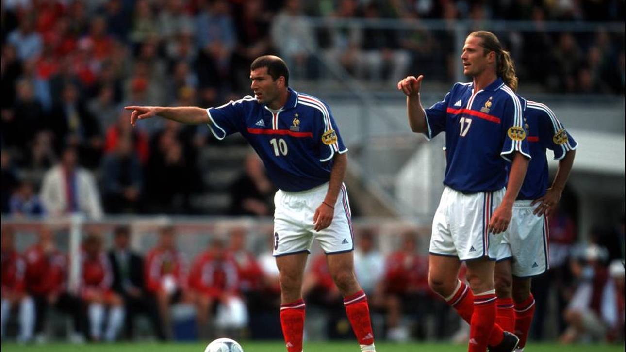Emmanuel Petit (r.) spielte lange Jahre an der Seite von Zinédine Zidane