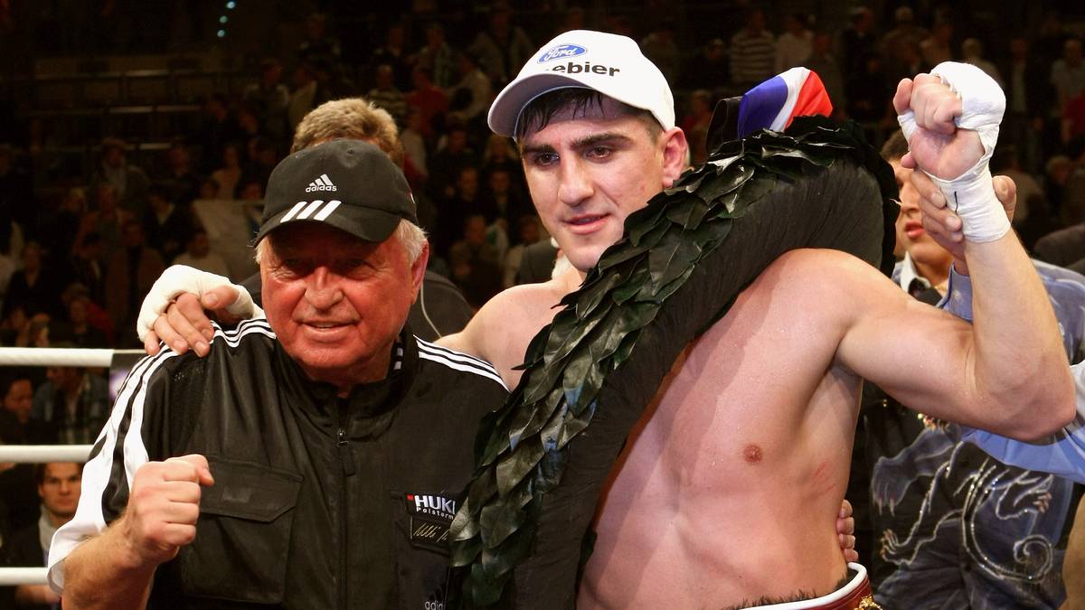 Überraschend gibt der gebürtige Jugoslawe im Februar 2008 die Trennung von Ulli Wegner bekannt und wird fortan von Manfred Wolke trainiert. Im April kehrt Huck allerdings wieder zu Wegner zurück, da es, wie er selbst sagte, "nichts bringt, die Schuld für Misserfolge bei anderen zu suchen"