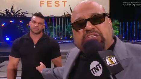 Taz (r.), Manager von Brian Cage, formulierte eine brisante Spitze gegen WWE