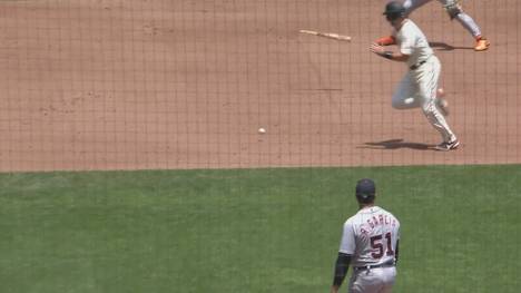 Beim Spiel der San Francisco Giants bei den Detroit Tigers bricht Longoria der Schläger. Dieser fliegt quer über das Feld und sorgt fast für eine Verletzung bei einem Defensivspieler.