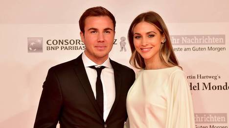 Der Sommer ist die heiße Phase des Transfermarkt. Das Umfeld der Spieler hat hierbei einen großen Einfluss, besonders aber die Spielerfrauen. 