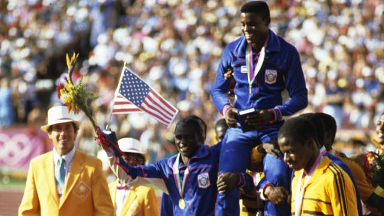 Carl Lewis jubelte am 11. August 1984 über sein viertes Olympia-Gold in L.A.