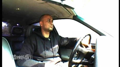 Die „PS PPROFIS“ Jean Pierre und Sid haben heute den Auftrag, einen coolen Youngtimer zu finden. Christian aus Berlin wünscht sich vor allem viel Power: Achtzylinder, mindestens 250 PS. In der engeren Auswahl sind ein Mercedes-Benz 560 SEL, ein BMW 740i und ein Cadillac STS. Während Jean Pierre sich auf Youngtimer-Suche begibt, bleibt Sid mal wieder zu Hause und erledigt die anfallenden Arbeiten in der Werkstatt: Der Porsche Turbo von Fußballer Delron Buckley soll mattschwarz foliert werden