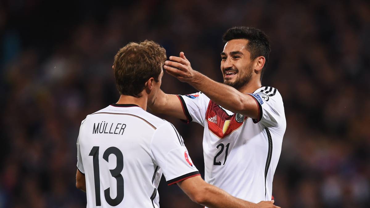 "Komm in meine Arme, Thomas".  Nach zwei eigenen Treffern leistet der überragende Müller dieses Mal die Vorabeit für den Dortmunder