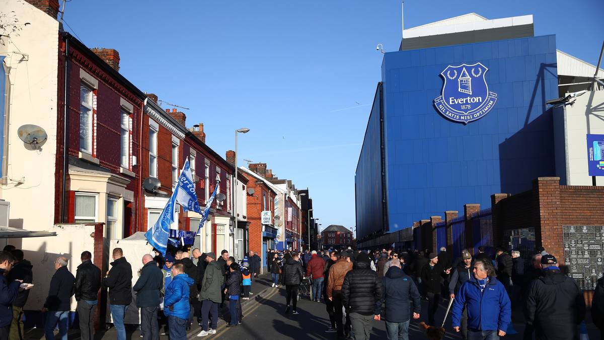 FC EVERTON (Platz 17): Die zweite Kraft in Liverpool verdankt seinen Platz im Ranking insbesondere den Einnahmen durch die TV-Vermarktung. 75 % seiner Gesamteinnahmen von 212,9 Millionen Euro entstammen aus dem irren TV-Vertrag, den die Premier League mit den nationalen und internationalen Fernsehanstalten ausgehandelt hat