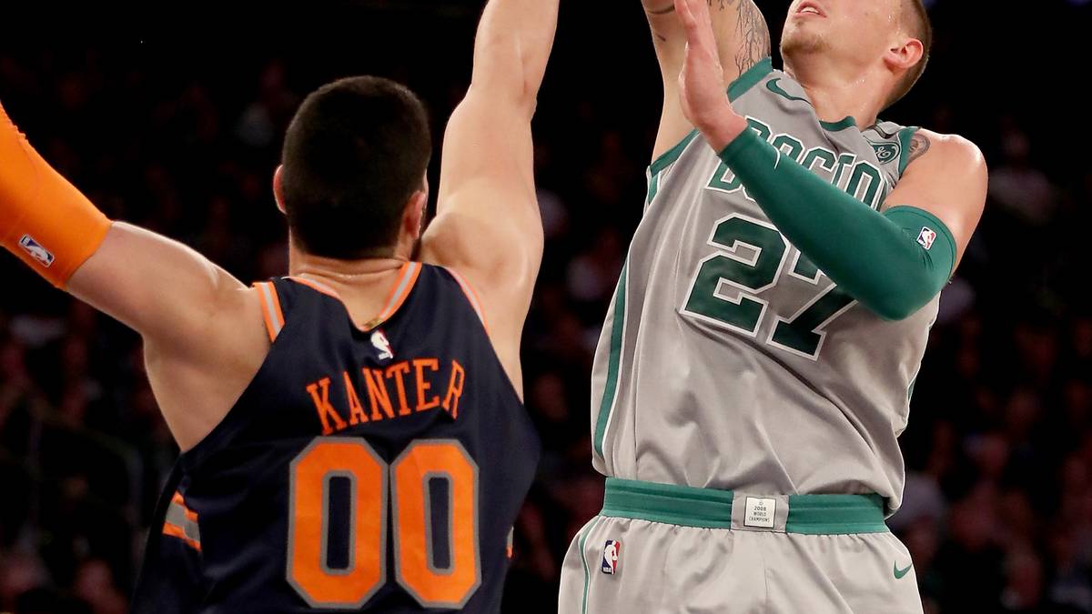 Auch Rookie Daniel Theis blüht bei den Celtics auf und ist der einzige Deutsche, der sich ernsthaft Titel-Hoffnungen machen darf. Zuletzt erzielte der Ex-Bamberger mit 19 Punkten gegen Detroit ein Career-High. Im Team wird der Nationalspieler für seine solide Verteidigung und Arbeit am Brett geschätzt
