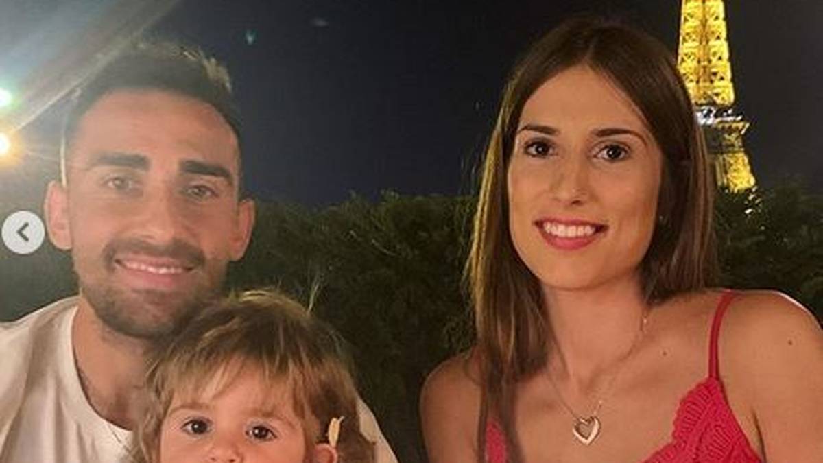 Für Paco Alcácer ging es in die Stadt der Liebe. Beatriz López, die Frau des spanischen Torjägers, feierte im edlen Restaurant Girafe in Paris ihren 26. Geburtstag