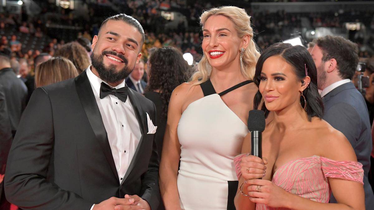 Andrade und Charlotte bestätigten ihre Romanze im Februar 2019, zwei Monate später turtelten sie schon auf der Hall-of-Fame-Zeremonie vor WrestleMania und verbrachten danach einen gemeinsamen Strandurlaub