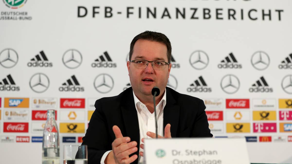 STEPHAN OSNABRÜGGE: Der Schatzmeister hat laut Koch in den vergangenen Monaten hart an Vorschlägen zur Strukturreform gearbeitet. Dennoch ist Osnabrügge in der Öffentlichkeit ein nahezu unbeschriebenes Blatt - und die Beförderung eines Schatzmeisters (Grindel, Zwanziger) ging schon zweimal schief