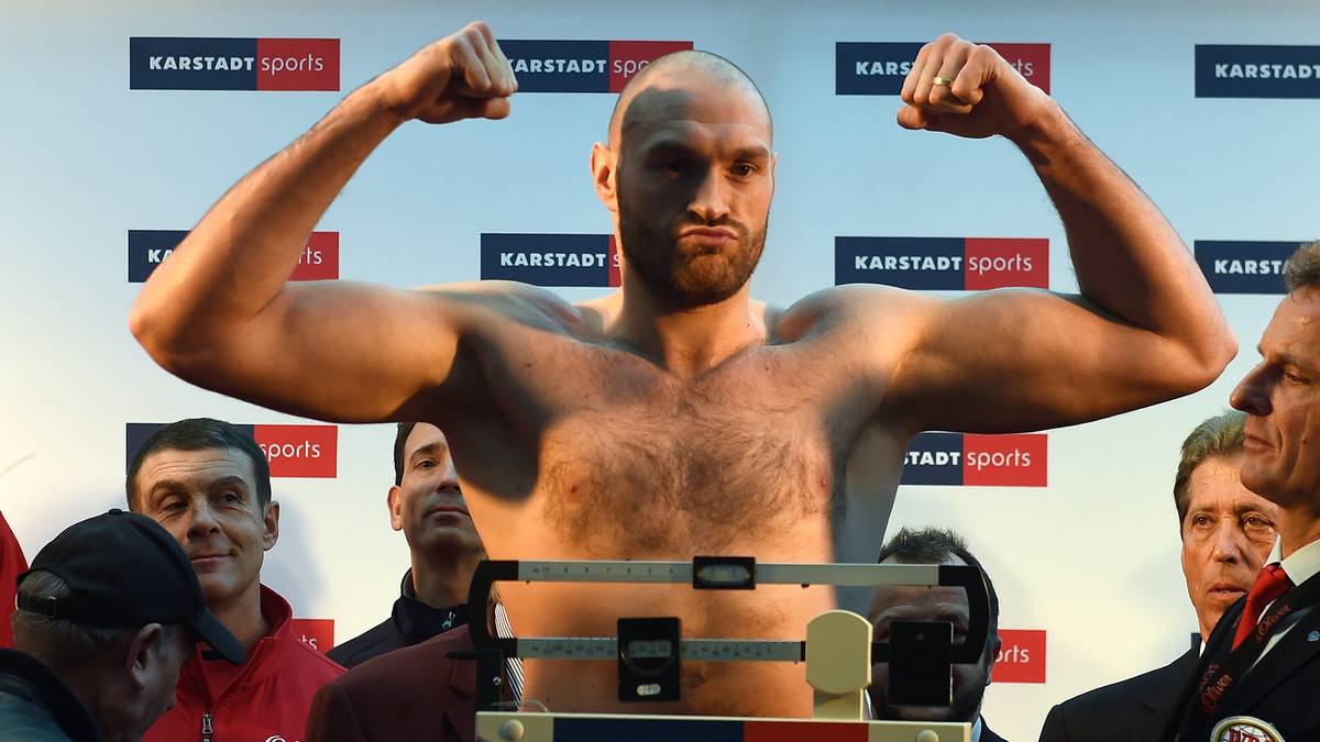 In einer Radio-Show stellt der Brite dann seine Sportart unter generellen Dopingverdacht. "Ich sehe mit einem Blick auf den nackten Oberkörper sofort, ob jemand voll mit Drogen ist", sagt Fury bei der "BBC".