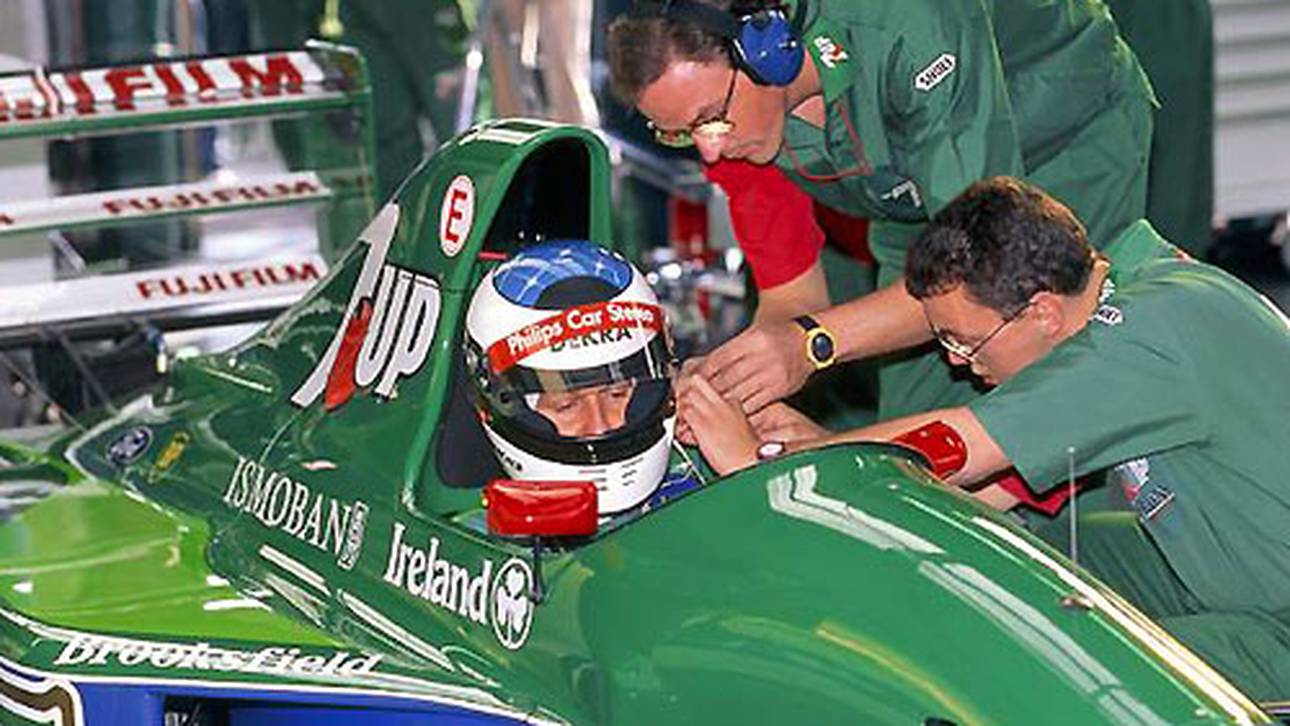 Schumi bringt Licht ins Dunkel: "Eddie hatte Willi gleich beim ersten Kontakt gefragt, ob ich dort mal gefahren sei. Und Willi hat ja gesagt, weil er sich nicht vorstellen konnte, dass ich dort nie war. Er ist davon ausgegangen, weil Spa ja im Kalender der Sportwagen-WM war. Ich habe an dem Termin aber an einem Formel 3-Rennen teilgenommen"