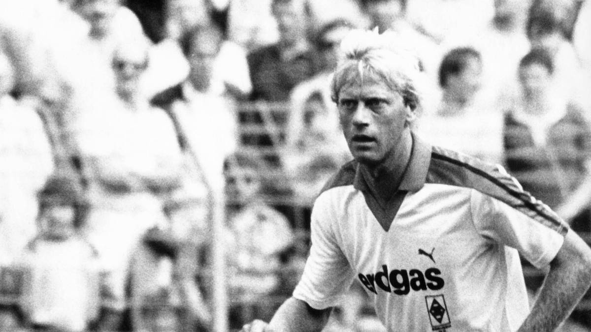 HANS-GÜNTER BRUNS (ABWEHR): 1979 noch gemeinsam mit Vogts UEFA-Cup-Sieger, danach langjähriger Abwehrchef der Fohlen in den Achtzigern. 331 Spiele für Gladbach bis 1990