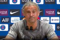 PSG-Trainer Luis Enrique wird auf einer Pressekonferenz zur Situation des FC Barcelona und dessen Trainer Xavi befragt. Die Antwort verblüfft. 