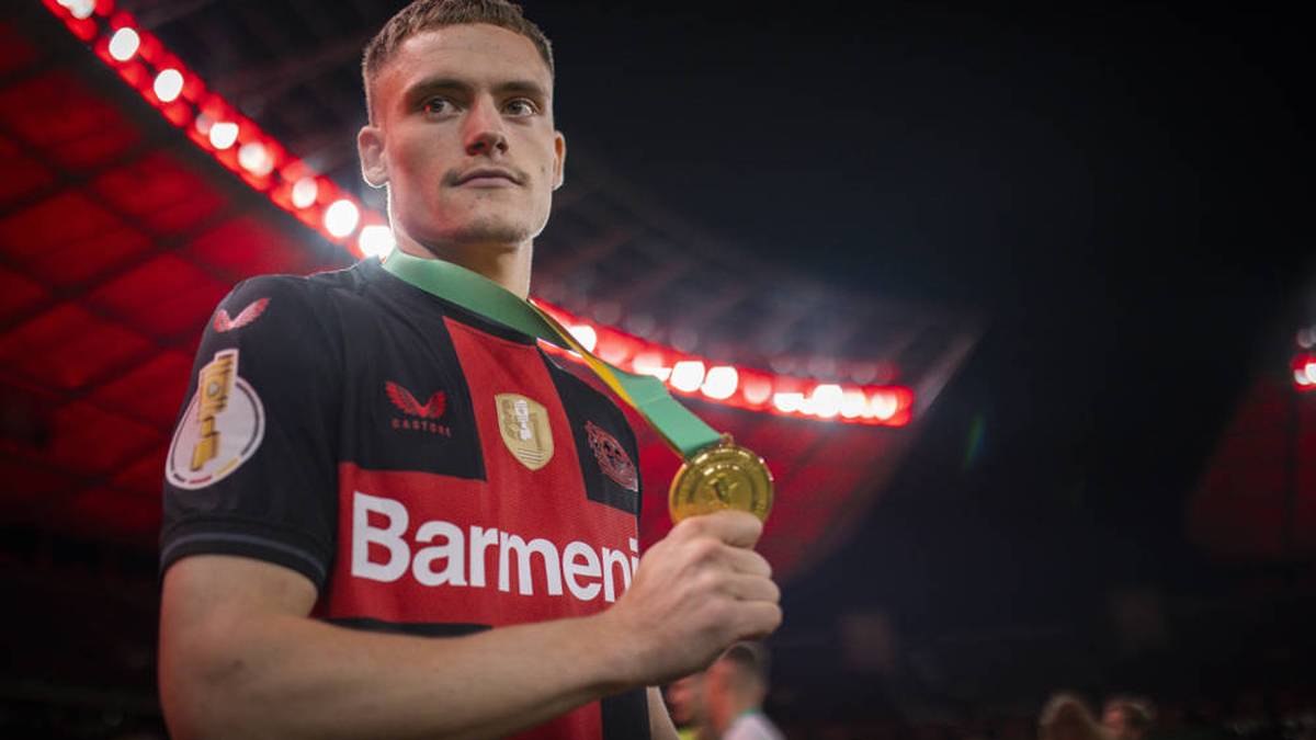 Florian Wirtz freute sich über den Pokalsieg mit Bayer Leverkusen