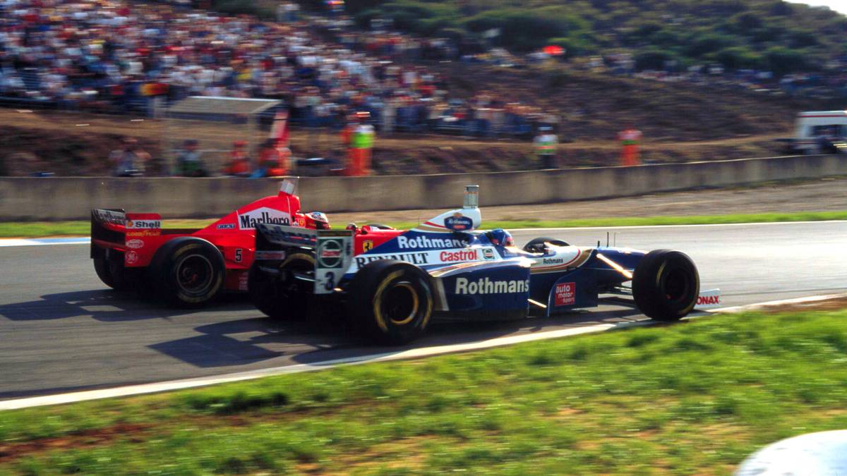1997: Michael Schumacher führt den Grand Prix im spanischen Jerez an, als der damals Führende in der Meisterschaft, Jacques Villeneuve, zum Überholen ansetzt. Es kommt zur Kollision, an der Schumacher die Schuld zugesprochen wird. Die FIA schließt ihn wegen unsportlichen Verhaltens aus der WM aus - Villeneuve wird Champion