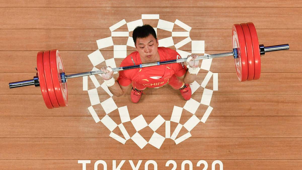 Gewichtheber Chen Lijun krönt sich im Wettkampf bis 67 Kilogramm mit der Goldmedaille