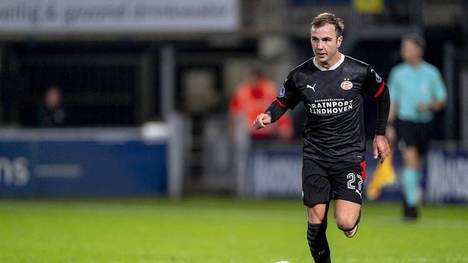 Mario Götze steuert beim souveränen Sieg der PSV gegen Waalwijk einen Assist bei. Eindhoven sichert mit dem vierten Sieg in Folge Platz zwei in der Tabelle.