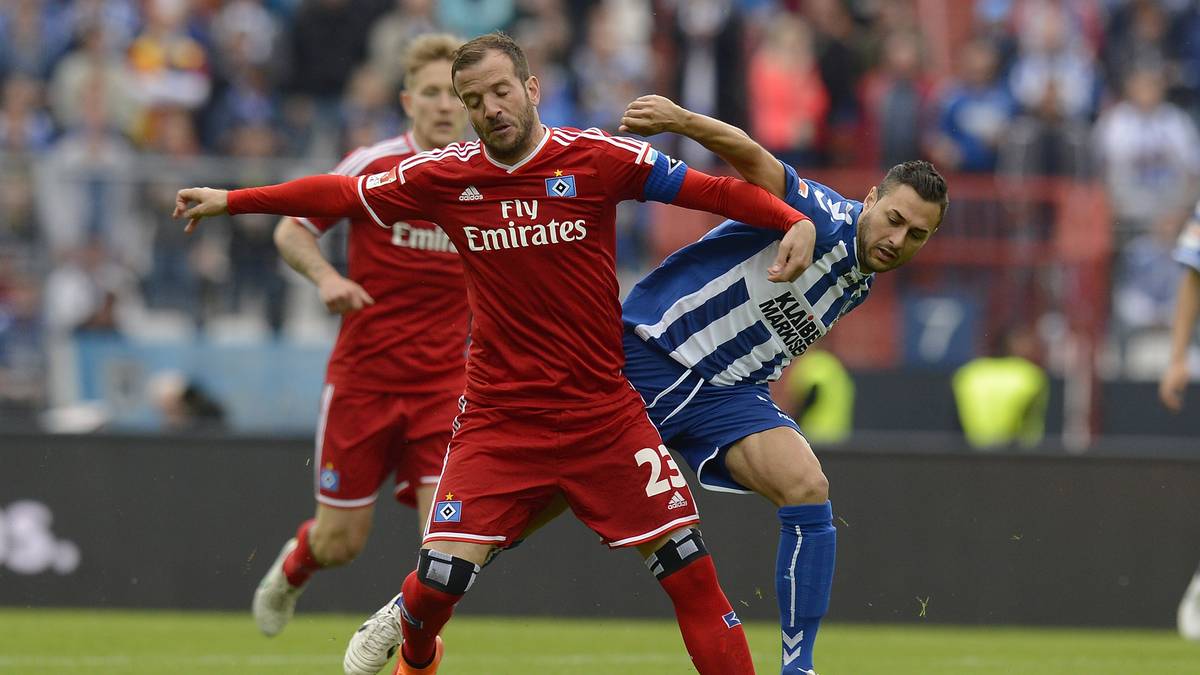 Seine beste Zeit erlebte van der Vaart in Hamburg. Für den HSV lief er insgesamt 199 Mal auf - und brachte mit seiner damaligen Frau Sylvie Meis auch reichlich Glamour-Faktor in die Hansestadt. Die Beziehung mit dem HSV war aber nicht immer von Harmonie geprägt - SPORT1 blickt auf die einzigartige Karriere von van der Vaart zurück