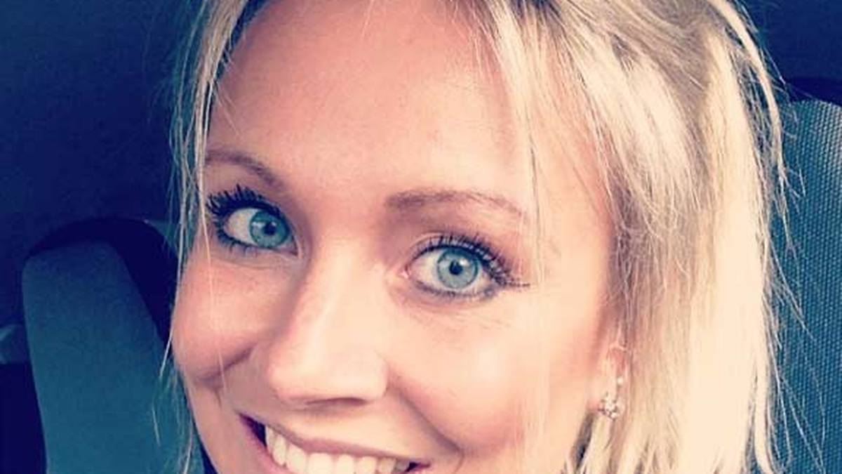 Nach einer Weile entsteht eine regelmäßige Unterhaltung, ehe sie im Januar eine Fernbeziehung beginnen