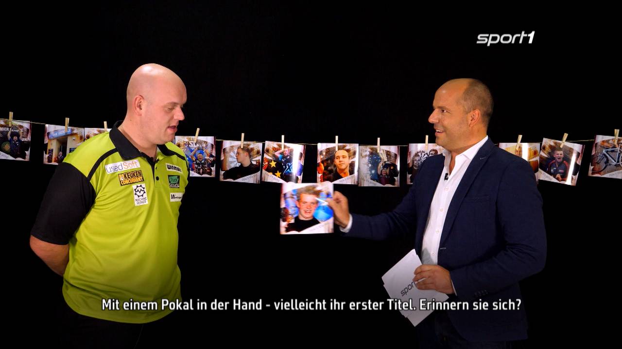 Michael van Gerwen stellt sich vor der Darts-WM der SPORT1 Foto-Challenge