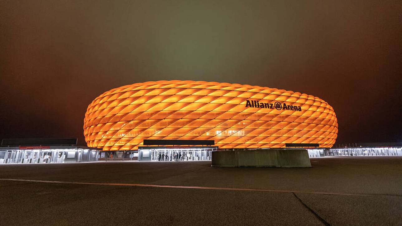 Allianz Arena leuchtet orange