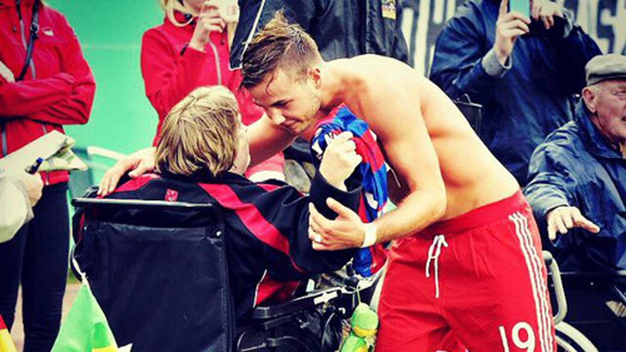 Mario Götze mit toller Geste