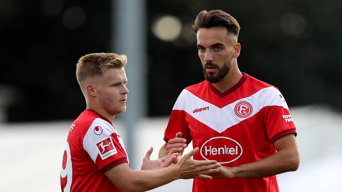 FORTUNA DÜSSELDORF: Starker Einstieg des Aufsteigern in die Top 5. Die weiße V-Linie auf der Brust wird in der ersten Bundesliga nicht zu übersehen sein. Inspiriert durch den ersten Aufstieg 1966 werden weinrote Details ins Design eingebunden