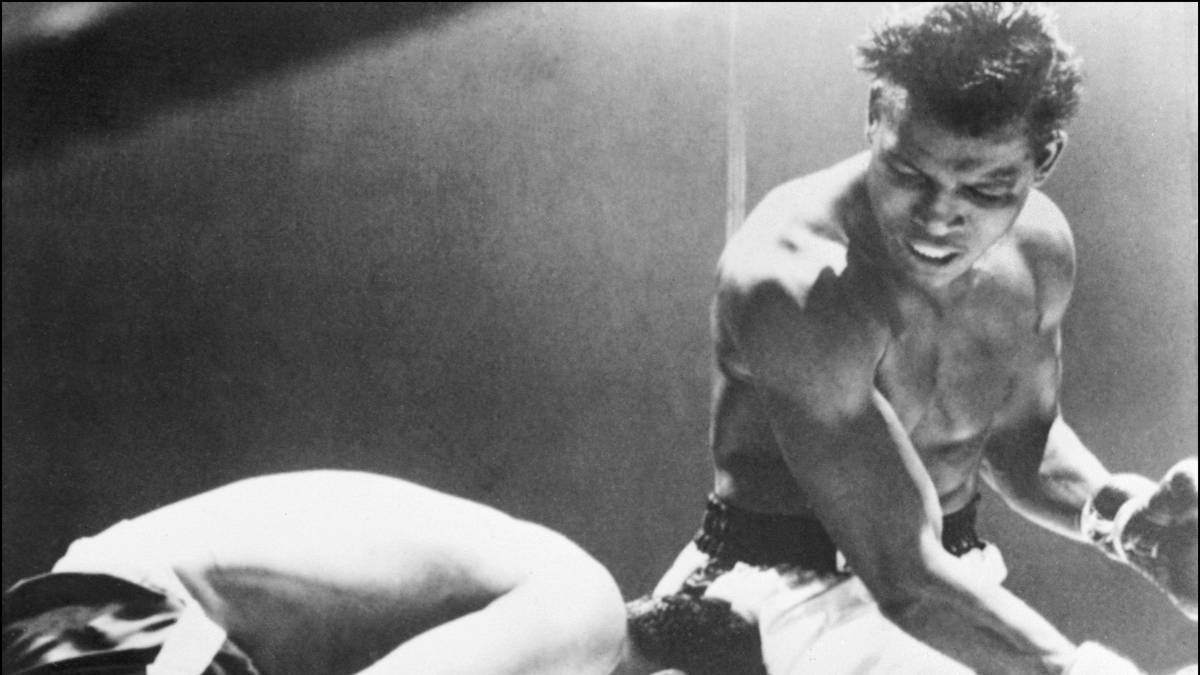 SUGAR RAY ROBINSON: Direkt nach Schmeling gab sich der nächste große Name die Ehre. Niemand Geringeres als Sugar Ray Robinson (r./hier gegen Lack LaMotta, 1951) boxte 1950 am ersten Weihnachtsfeiertag in Frankfurt gegen den deutschen Meister Hans Stretz, der in Runde fünf K.o. ging