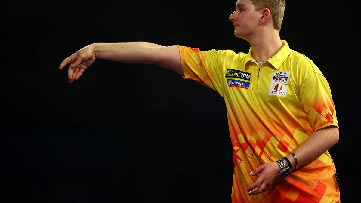 PLATZ 11 - DIMITRI VAN DEN BERGH (Belgien): Der 23-Jährige Belgier spielte bislang den zweitbesten Drei-Darts-Average dieser WM (104 Punkte). Nur Titelverteidiger Michael van Gerwen war besser. Das Viertelfinale ist drin