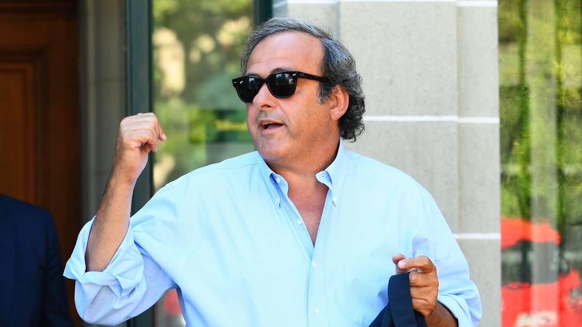 Im Mai 2016 trat Platini dann auch als UEFA-Präsident zurück, zuvor hatte der Internationale Sportgerichtshof seine Sperre bestätigt, aber auf vier Jahre verkürzt. Nach den jüngsten Vorfällen und seiner Festnahme, dürfte Platini, dessen Sperre im Oktober ausläuft, aber keine Zukunft mehr im Fußball haben