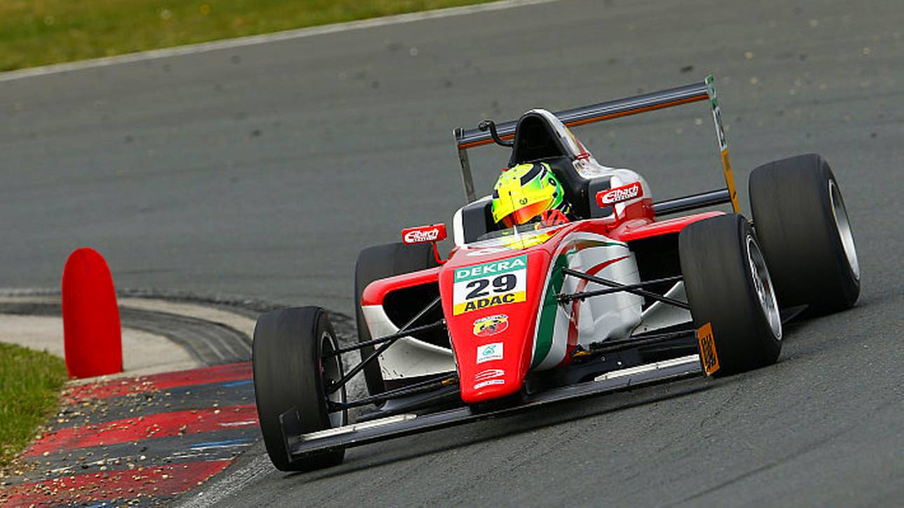 Schumacher glänzt mit Aufholjagd