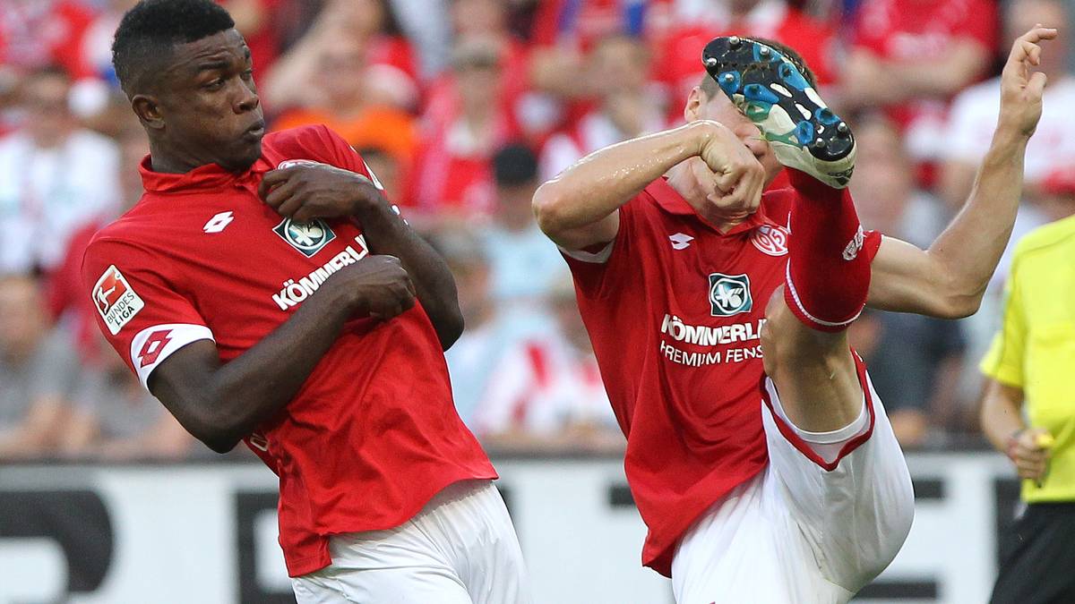 Cordoba (l.) und Kollege Gaetan Bussmann üben sich in Eleganz