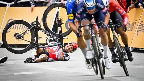 Caleb Ewan stürzte im Schlusssprint der 3. Etappe der Tour de France 2021 schwer