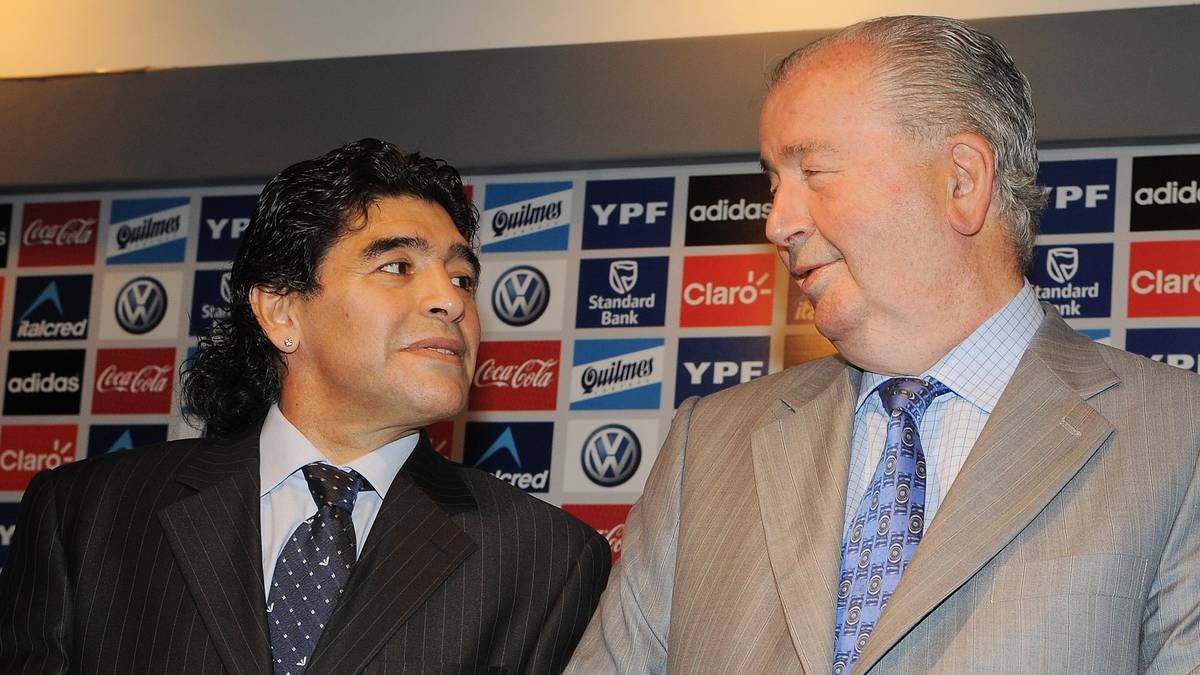 Julio Grondona (r.) machte Diego Maradona 2008 zwischenzeitlich zum Nationaltrainer