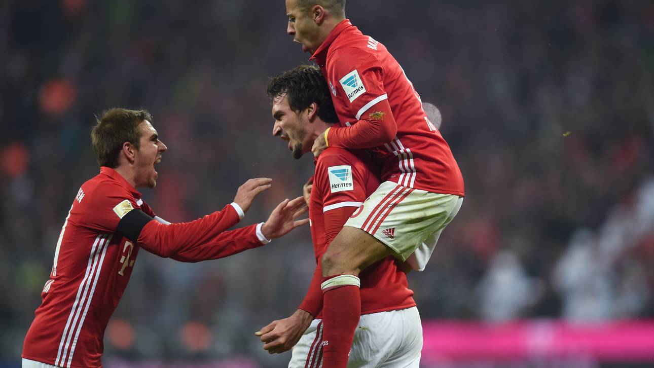 Lahm zieht mit Beckenbauer gleich