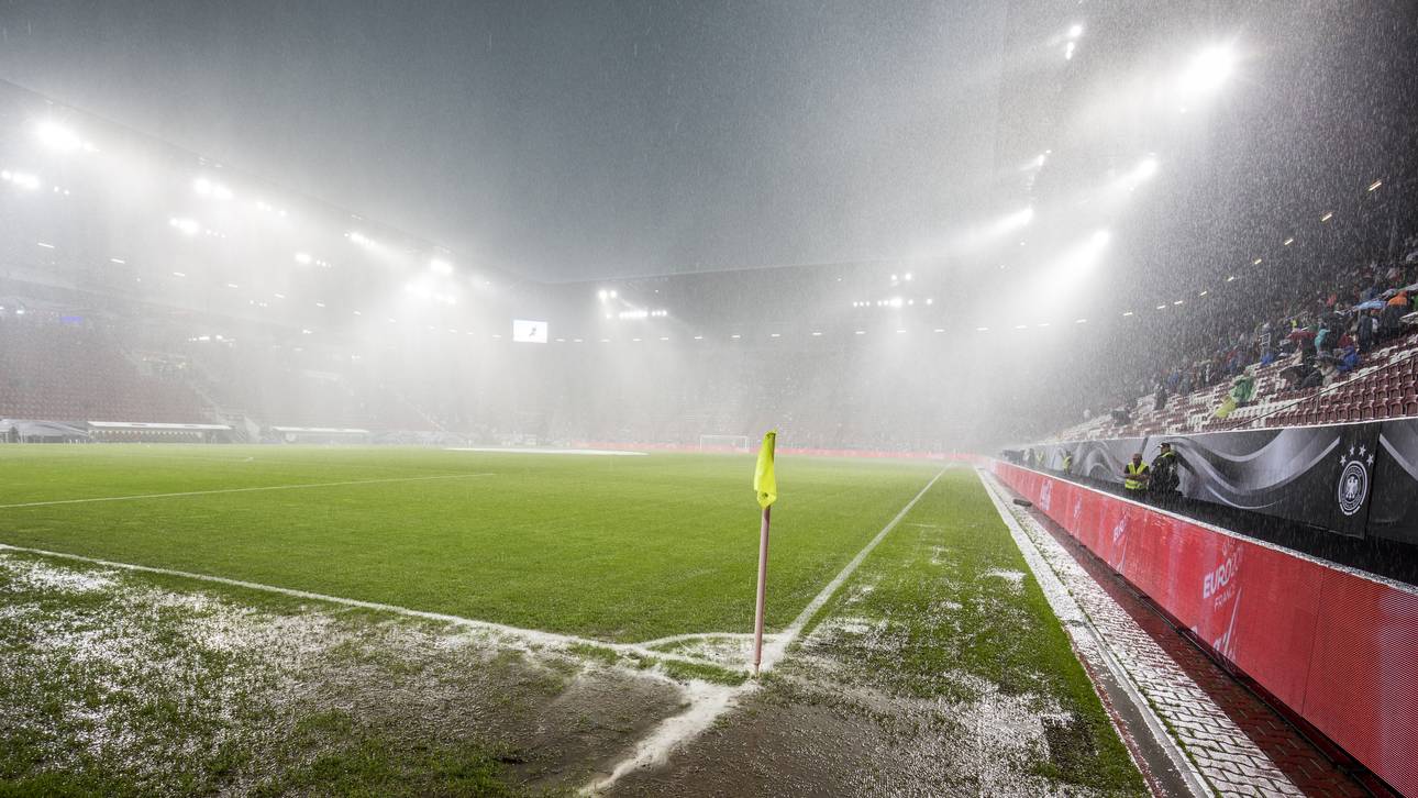 Unwetter: Spielabbruch drohte