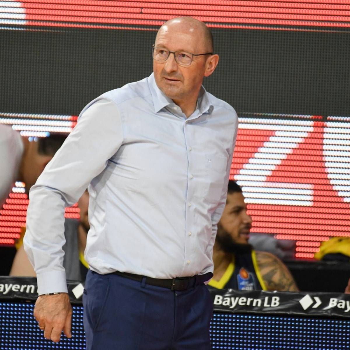 EWE Baskets Oldenburg hat wegen der anhaltenden Talfahrt die Notbremse gezogen und Trainer Mladen Drijencic von seinen Aufgaben entbunden.
