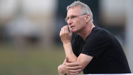 Heute Stammspieler, damals gerade so verpflichtet. Der ehemalige Technische Direktor des FC Bayern Michael Reschke verrät wie es zum Coman-Transfer kam. 