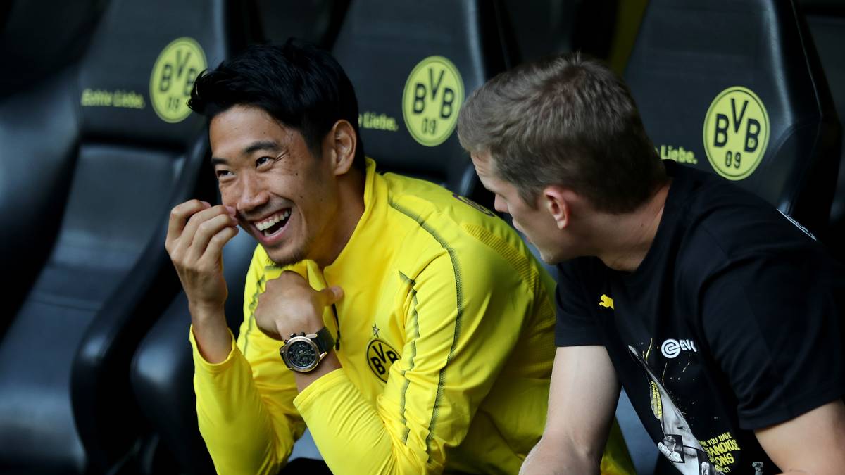 Weit größere Fußstapfen beim BVB hat SHINJI KAGAWA hinterlassen. Da seine Einsatzzeiten unter Favre auf ein Minimum zusammenschrumpften, erteilte ihm der BVB die Freigabe. Auch Hannover 96 machte sich Hoffnung auf eine Leihe, der Japaner entschied sich allerdings für Besiktas Istanbul