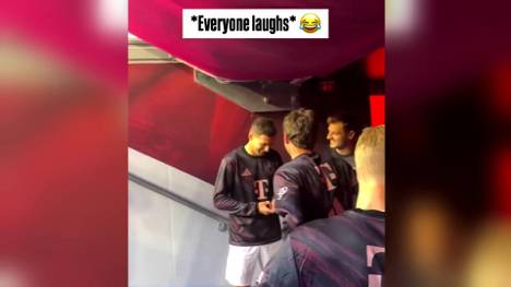 Thomas Müller wird vor seinem letzten Bayern-Heimspiel von seinem Teamkollen mit einer privaten Frage konfrontiert und kontert mit typischem Müller-Humor.