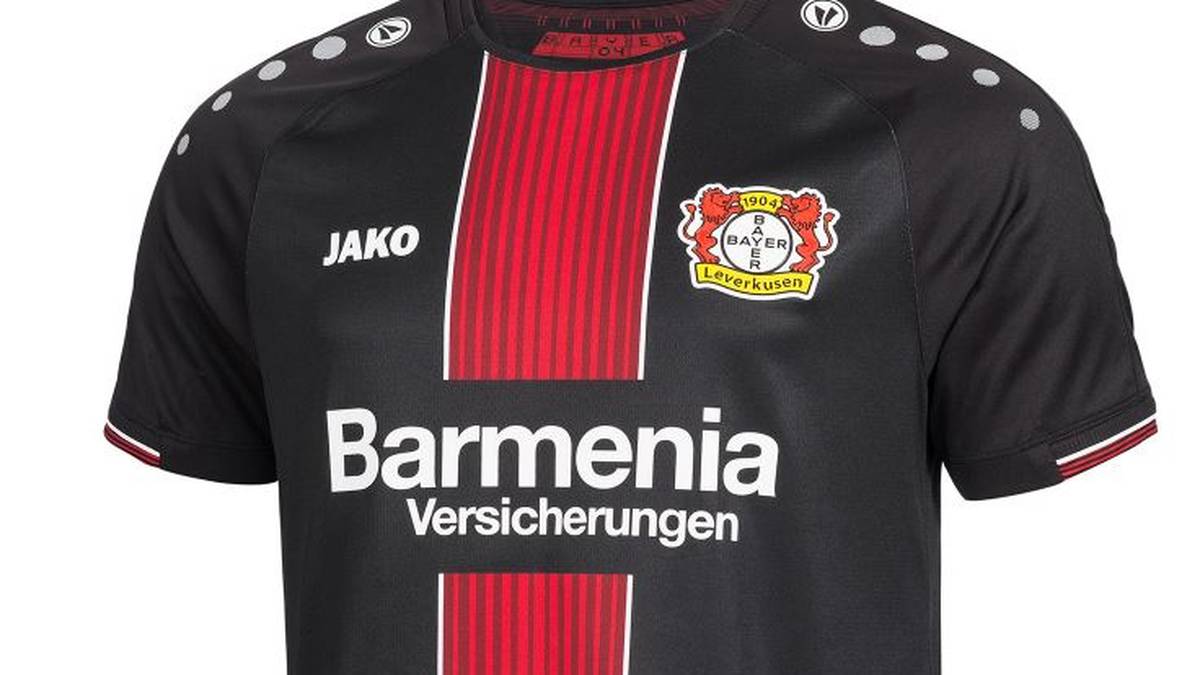 BAYER LEVERKUSEN: Vom Design her erinnert das neue Heimtrikot der Werkself an ein PSG-Outfit - allerdings in den Bayer-Farben Schwarz und Rot