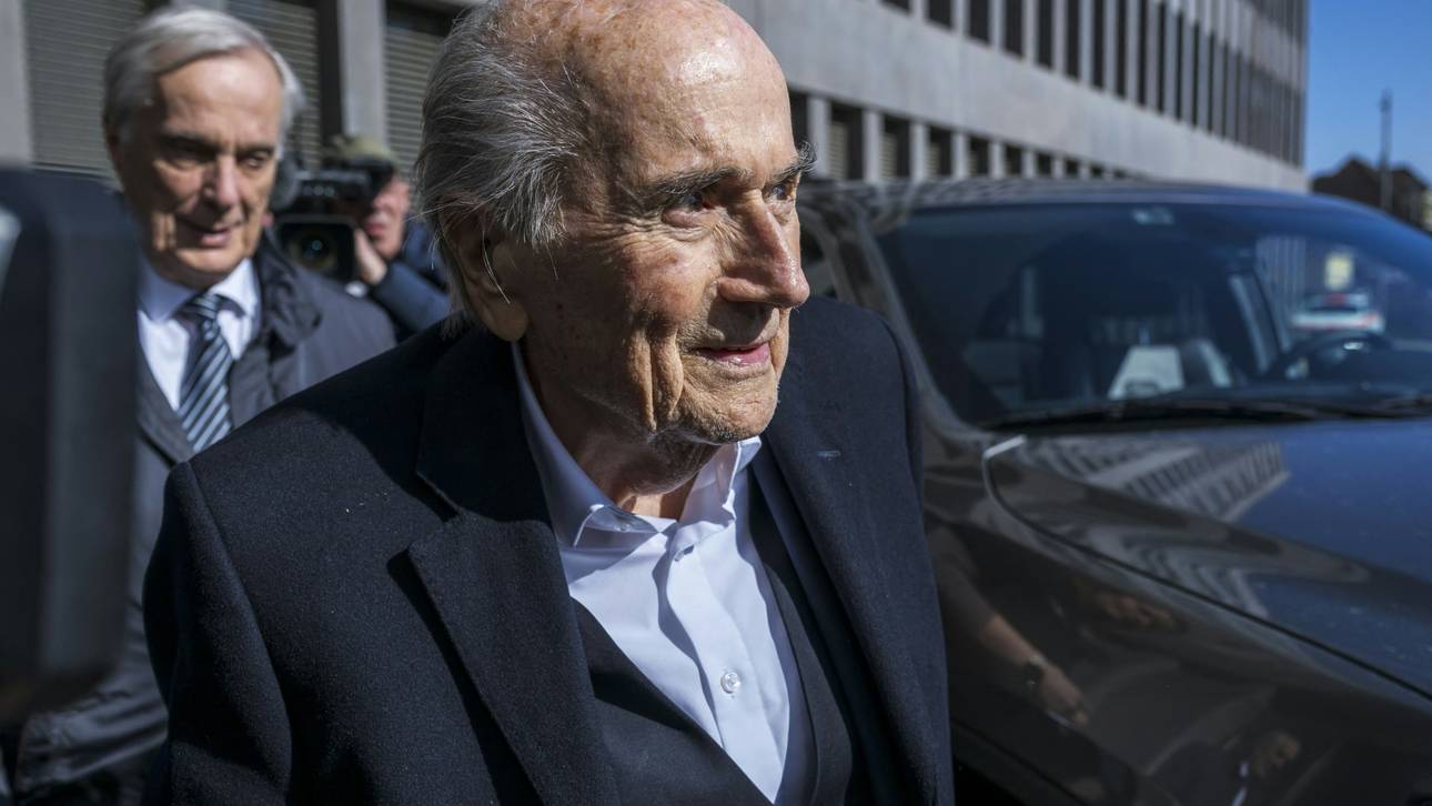 Blatter rät Fans von WM-Reisen ab