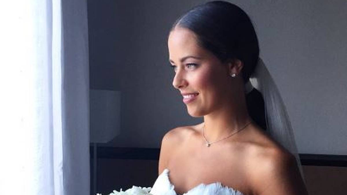 Kurz darauf ist auch bei seiner Herzensdame "Time To Go" - wie die serbische Schönheit die Welt ebenfalls via Twitter wissen lässt