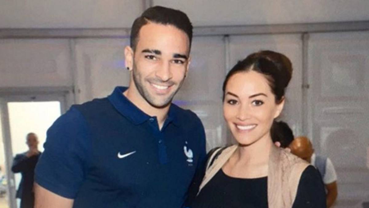 Der Glückliche heißt: Adil Rami, der gerade mit der französichen Nationalmannschaft um den Titel kämpft